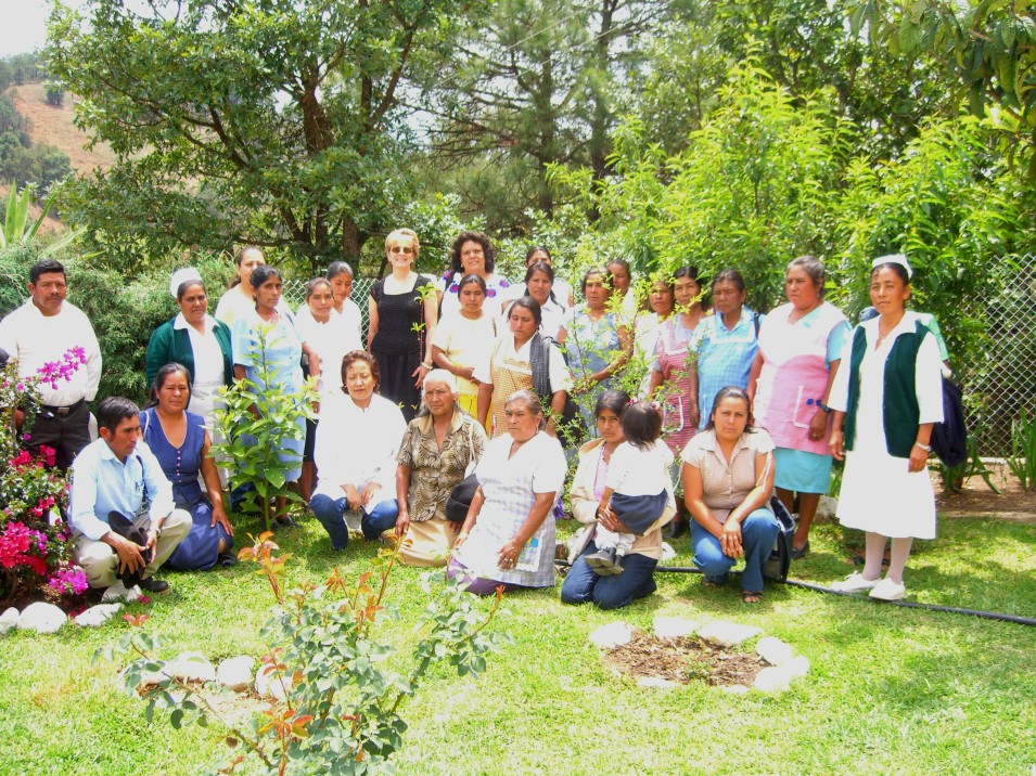 grupo en el jardin de La Herradura Oaxaca 2006 089
